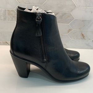 NEW! Women’s ECCO boots size 8